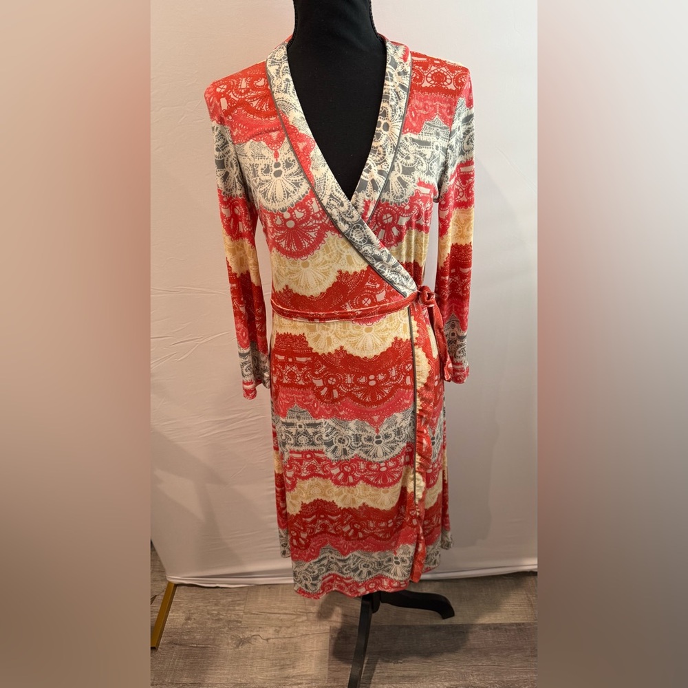 BCBGMaxAzria Red and Gray Patterned Midi Dress‎